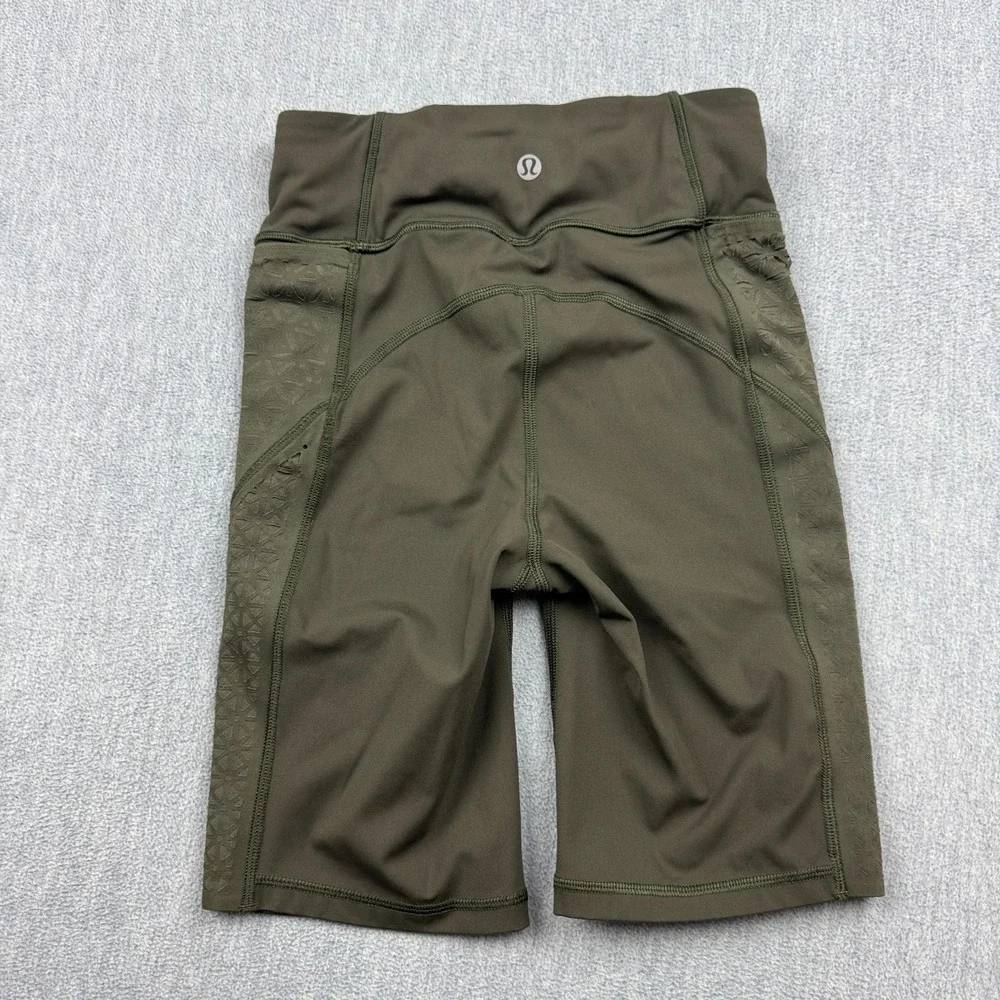 Lululemon Shorts Womens 2 Green Strength & Sweat 8